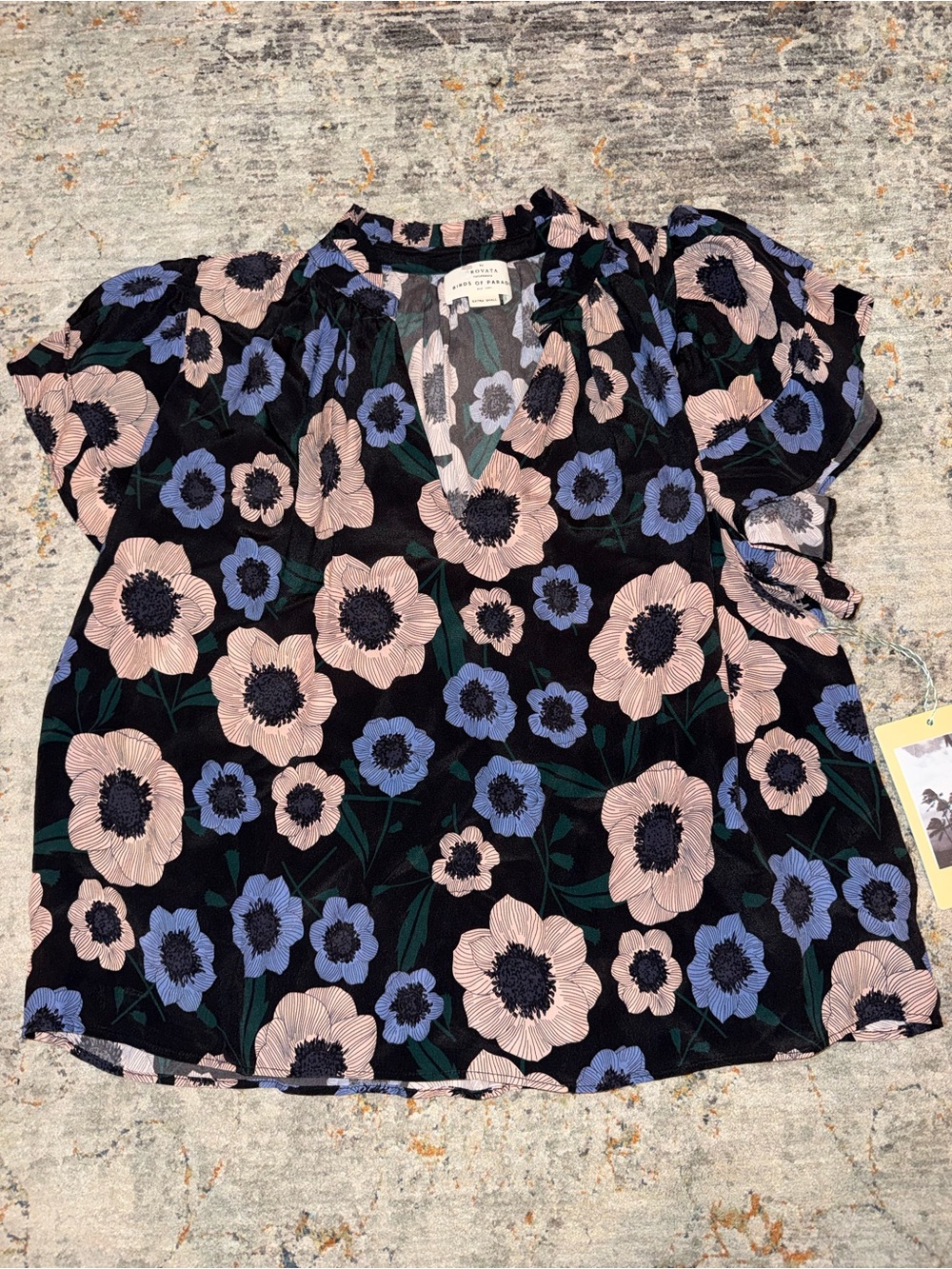 Birds of Paradis XS Black Floral V-Neck Short Sleeve Blouse Pink & Blue Flowers